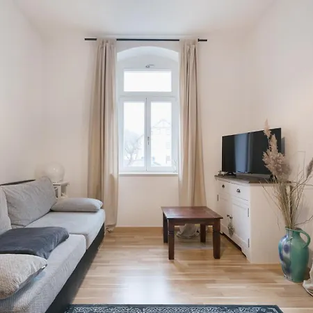 Gemuetliches 10min Zur Neustadt -netflix-