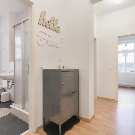 Gemuetliches 10min Zur Neustadt -netflix-